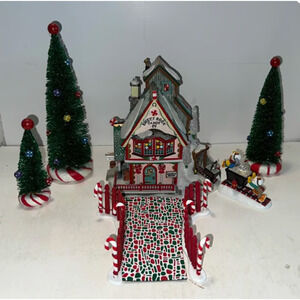 Dept 56 North Pole Series Santa's Sweet Shop Sweet Rock Candy & Visiting Center